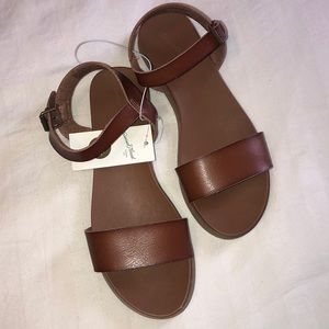 NWT brown strap sandals 8.5